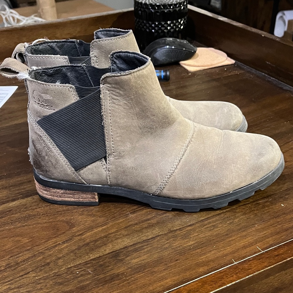 Sorel booties - size 9 like new